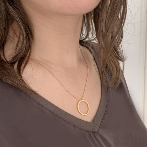 Circle M Necklace Gold Lady