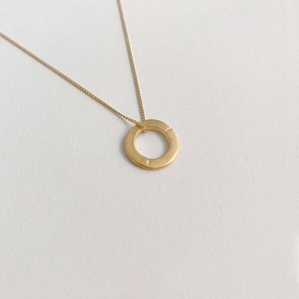 Circle S Necklace Gold