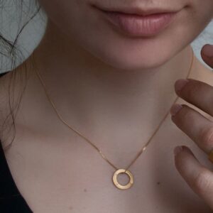 Circle S Necklace Gold Lady