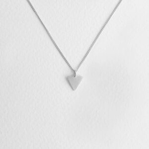 Bermuda-small-triangle-necklace-silver