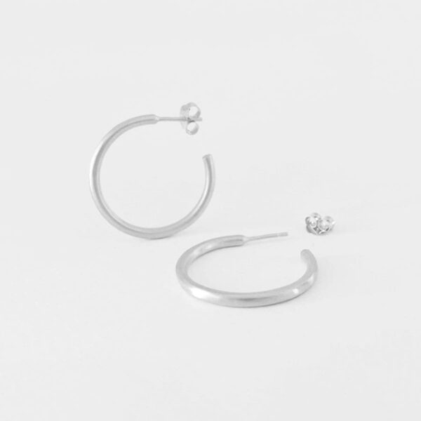 London L hoop earrings silver