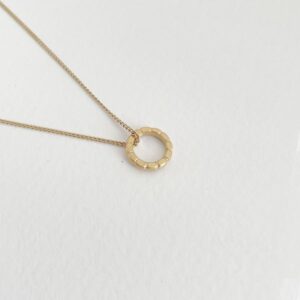 camu mini circle necklace gold
