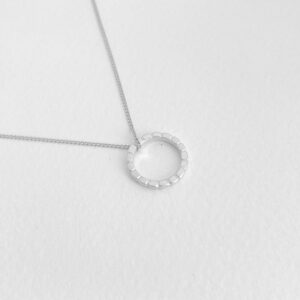 camu s circle necklace silver