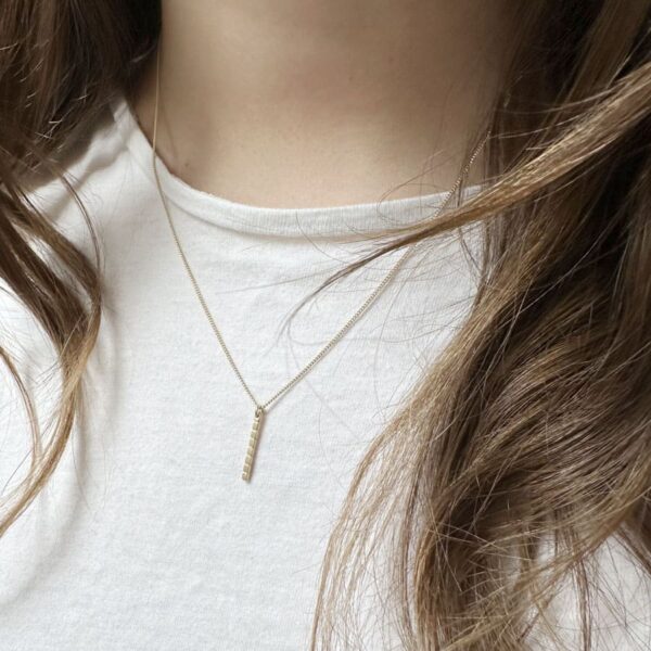 camu stick necklace gold