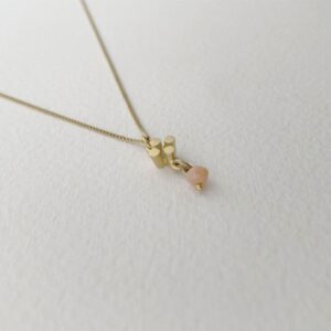 Solitaire cross pendant gold