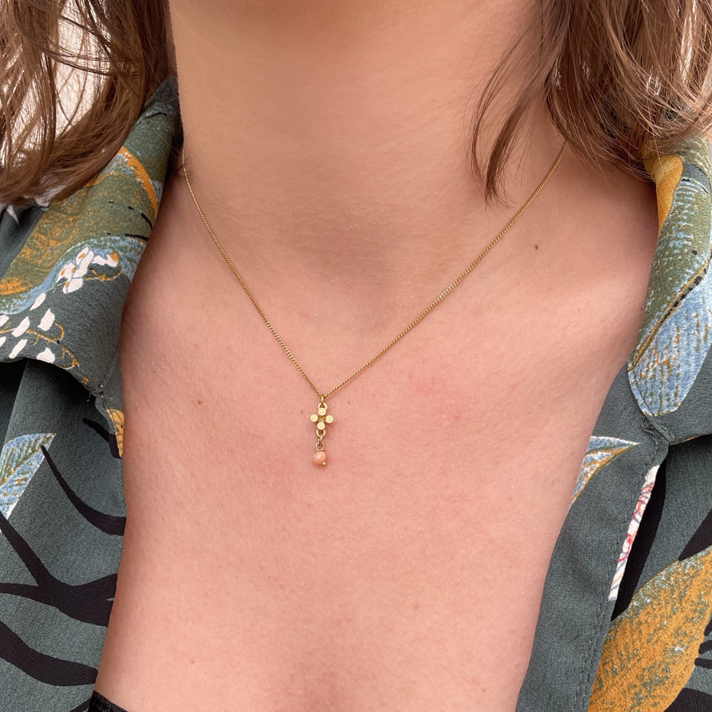 juliet-solitaire-cross-pendant-gold juliet-solitaire-cross-pendant-gold