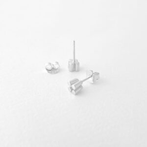 Solitaire earrings silver