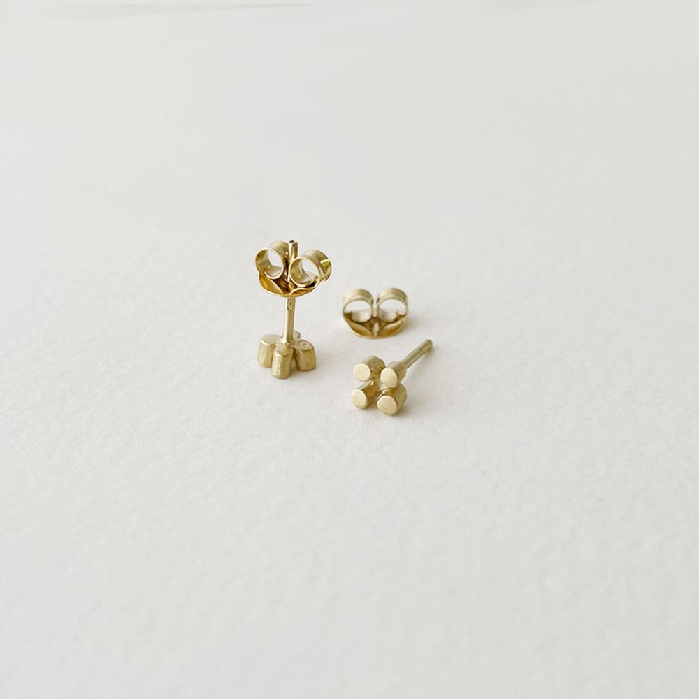 Solitaire flat earrings gold Solitaire flat earrings gold