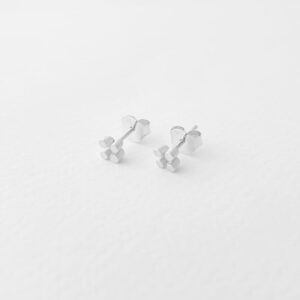 Solitaire flat earrings silver