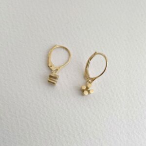 Solitaire pendant earrings gold